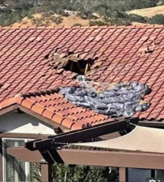 İngiliz askerin paraşütü açılmayınca evin mutfağına düştü